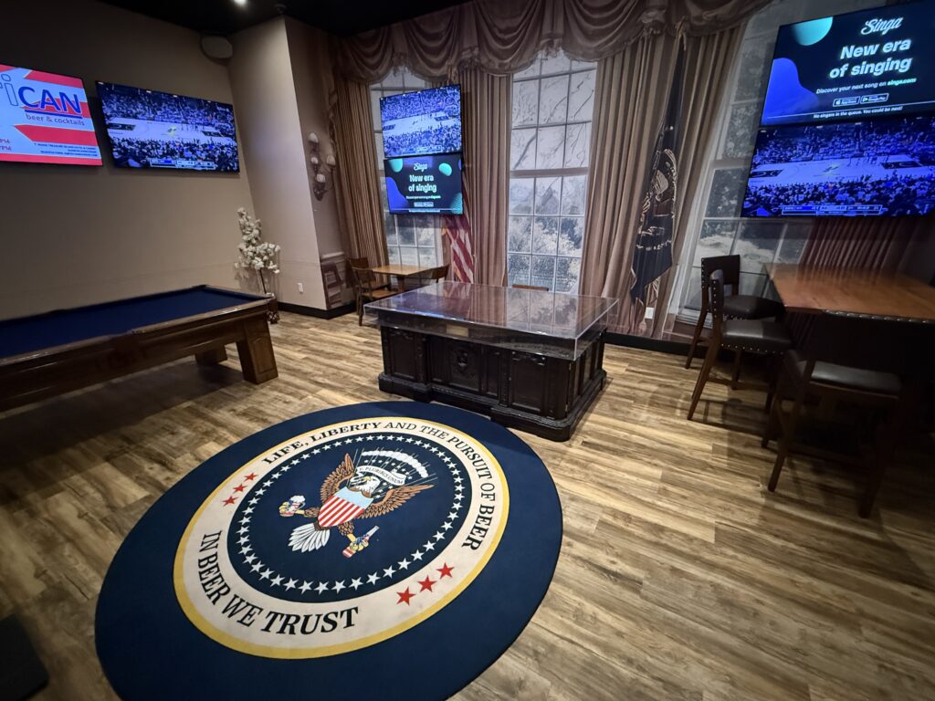 A mock oval office at ameriCAN.