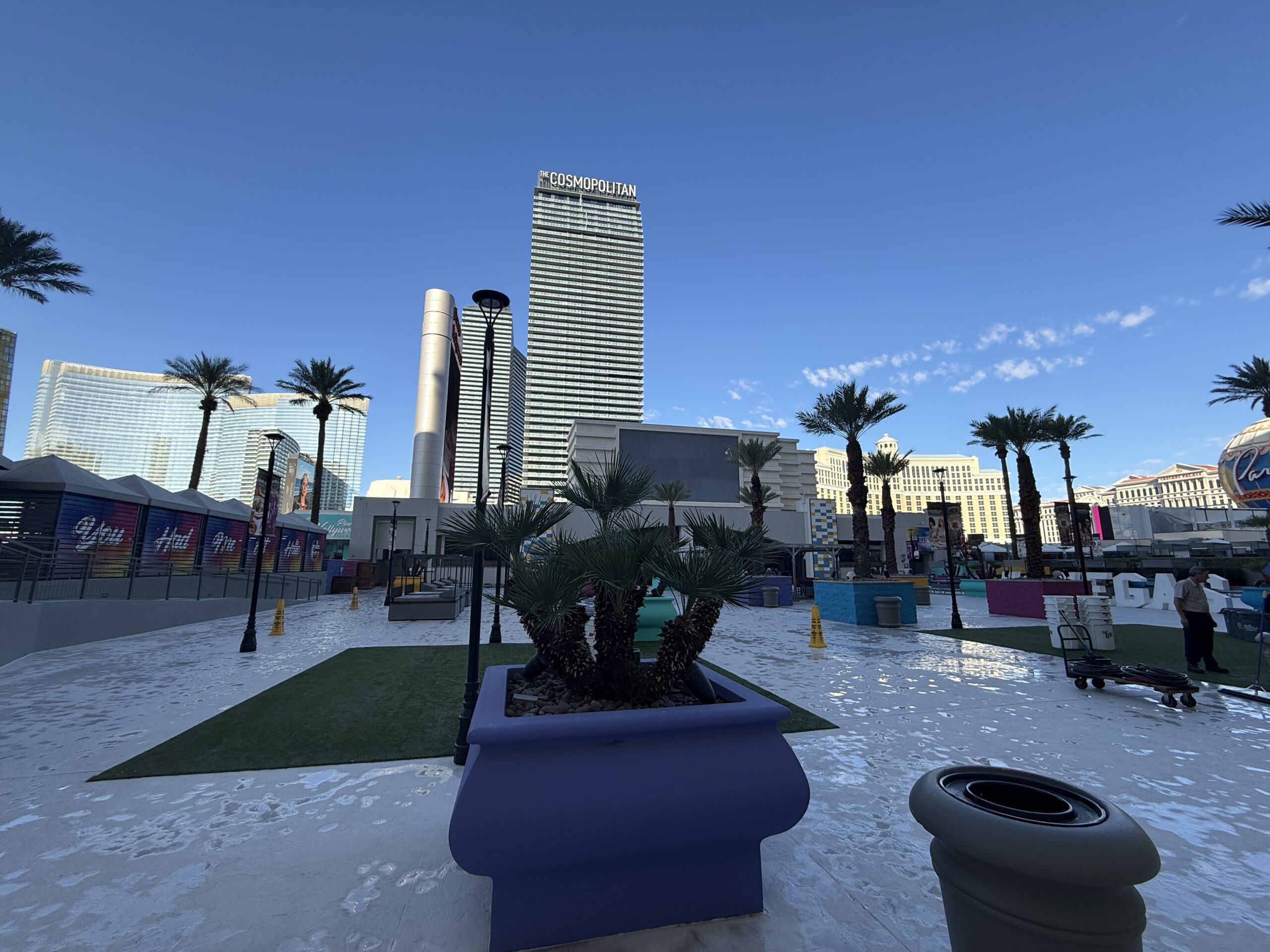 An expansive space between PH's 2 main pools.