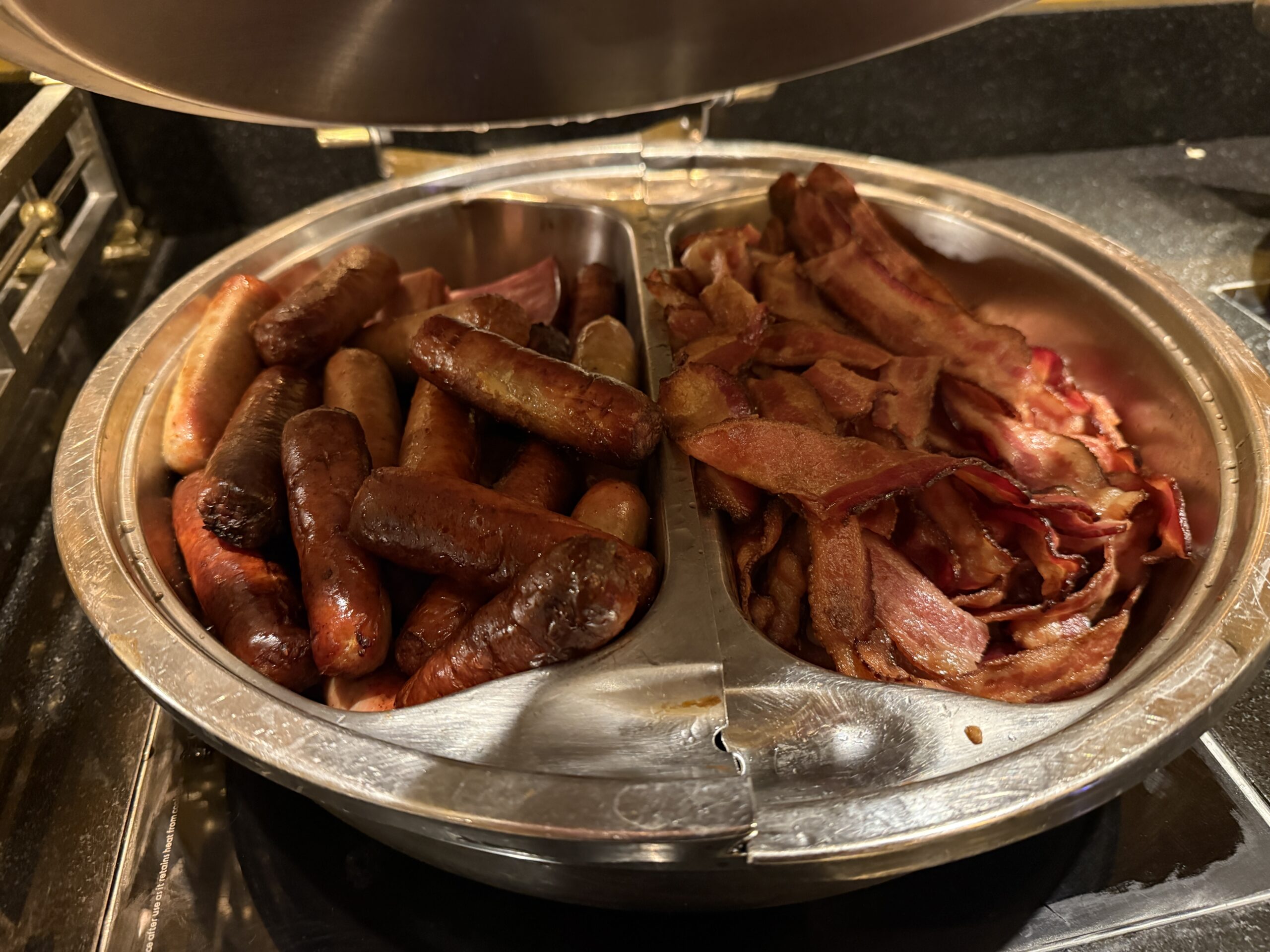 Sausage links and bacon in the buffet.